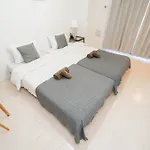 Shinjuku High-Rise Great For Couples & Groups